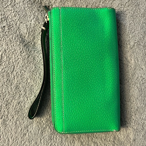Kate Spade green wristlet. Excellent used condition - Picture 7 of 10